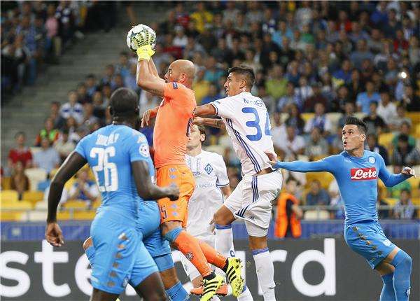 رينا مع نابولي