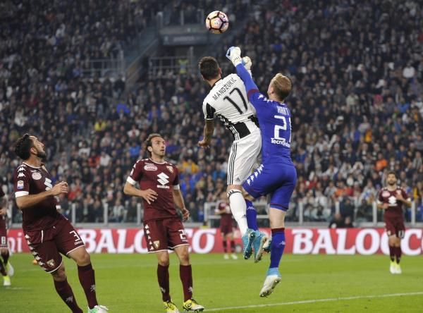 2017-05-06t191055z_500367081_up1ed561ha6ed_rtrmadp_3_soccer-italy-juv-tor_reuters