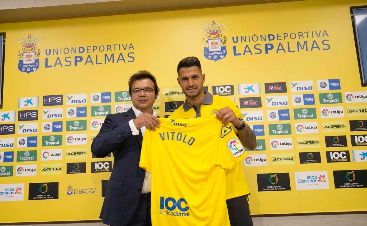 فيتولو أثناء تقديمه في لاس بالماس