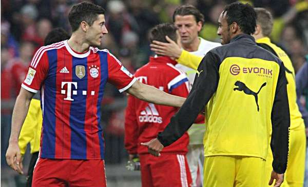 بيير أوباميانج (يمين)