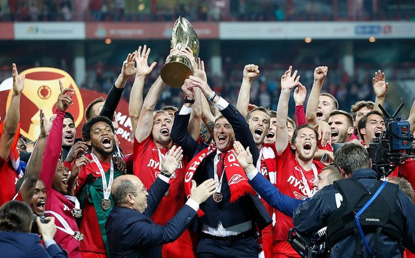 جانب من التتويج