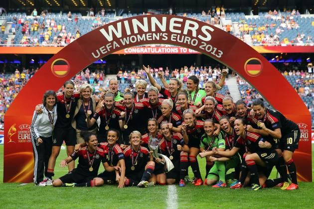 منتخب ألمانيا للسيدات مع كأس النسخة السابقة 2013