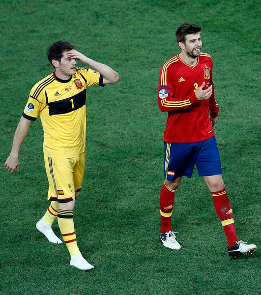 بيكيه وكاسياس