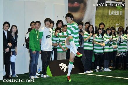 تقديم اللاعب الكوري (صورة من موقع النادي)