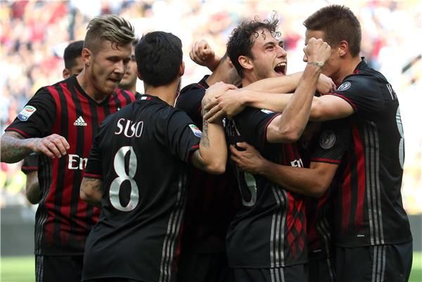 لاعبو ميلان