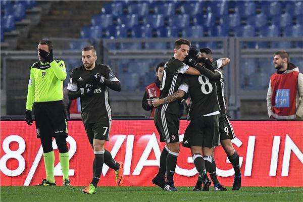 سوسو مع لاعبي ميلان