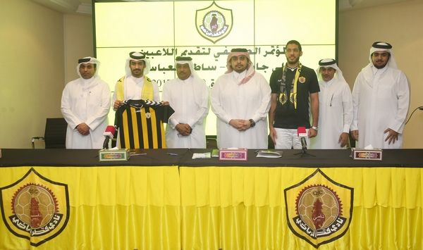 رئيس نادي قطر في مؤتمر تقديم اللاعبين
