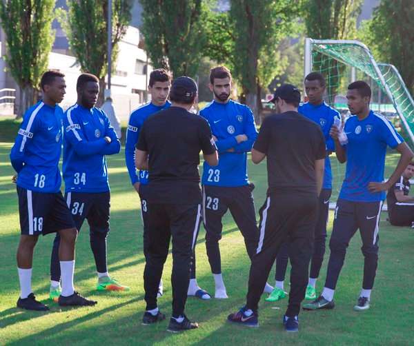 لاعبو الهلال