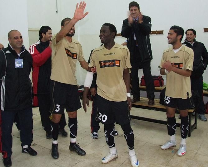 فرحة لاعبين شباب الاردن من دخل غرف تبديل الملابس بالعودة الى الصدارة 