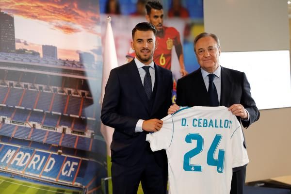 تقديم اللاعب داني سيبايوس لوسائل الإعلام 
