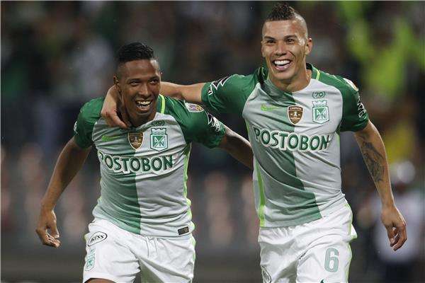 أندريس إيبارجوين (يسار)