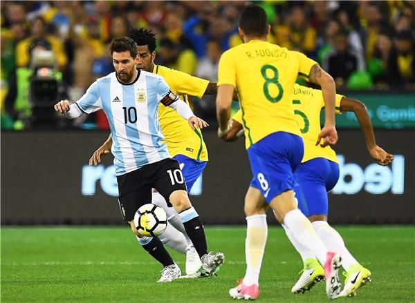 منتخب البرازيل في مواجهة الأرجنتين