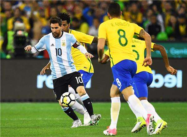 منتخب البرازيل في مواجهة الأرجنتين