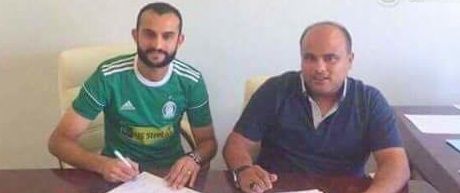 عبود خلال التوقيع