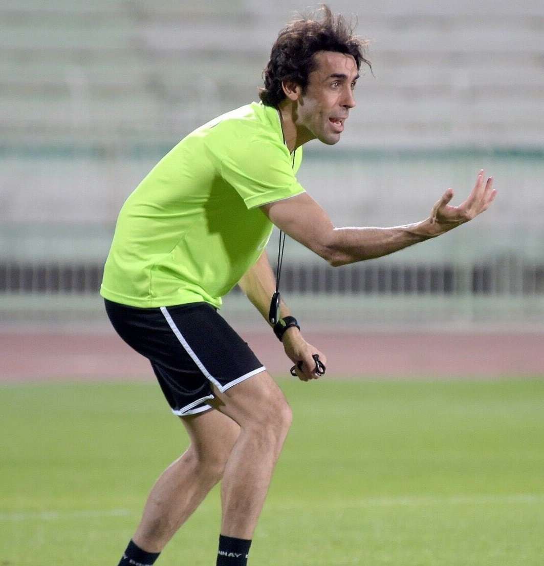 روبيرتو أسبادا‬⁩