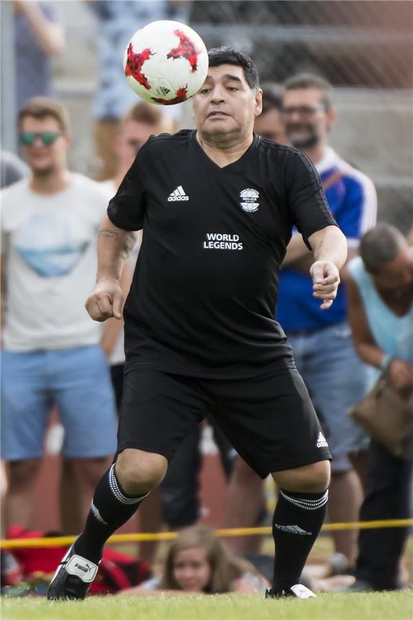  دييجو أرماندو مارادونا