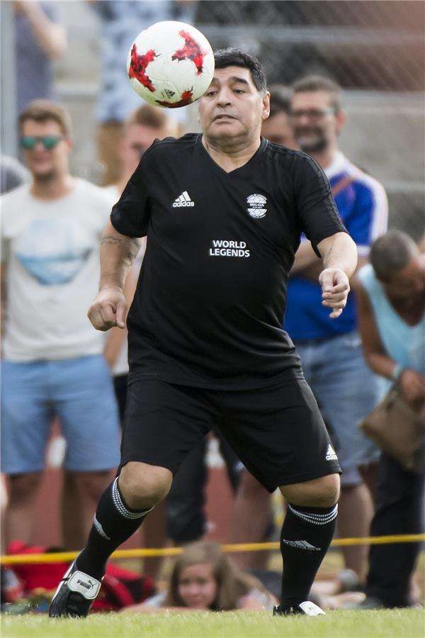  دييجو أرماندو مارادونا