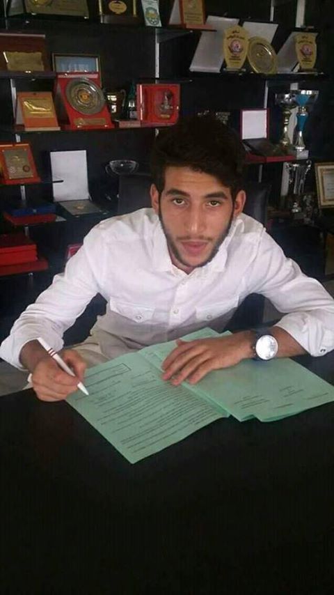  المسكيني خلال التوقيع 