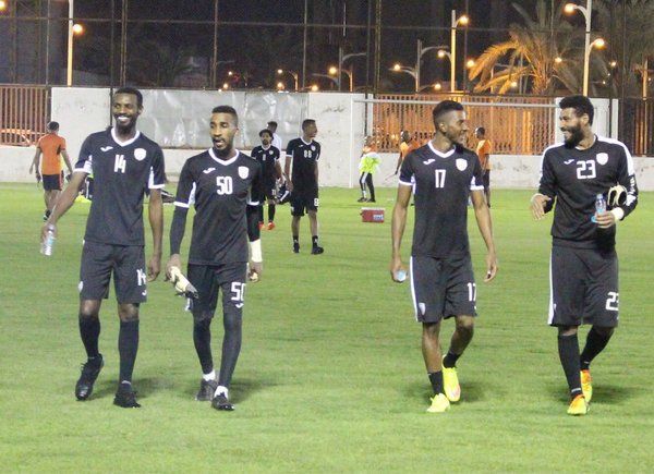 جانب من تدريبات الشباب