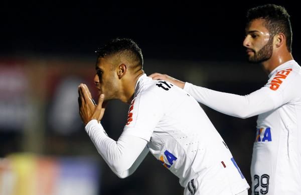 تياجو مايا مع زميله