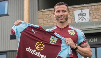 باردسلي بقميص بيرنلي