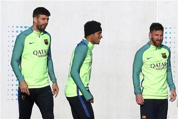 بيكيه ونيمار وميسي