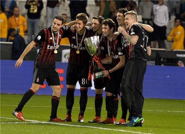 ميلان يسعي للعودة للبطولات من جديد