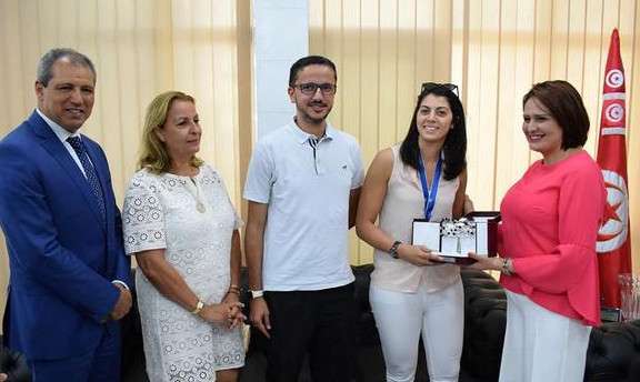 عزة بسباس أثناء استقبال وزيرة الرياضة