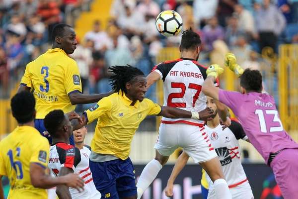 جانب من مباراة النصر والفتح الرباطي