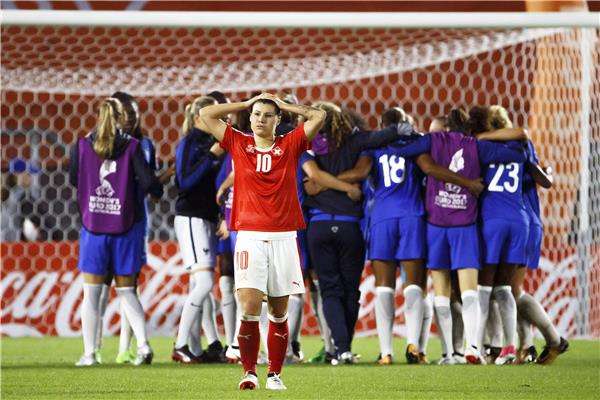 فرحة اللاعبات الفرنسيات بالتأهل