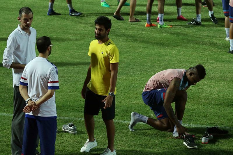 الكندري يدعم الفريق في مران الأمس 