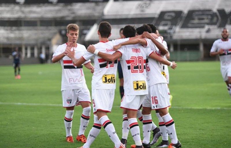 لوكاس بين لاعبي ساوباولو