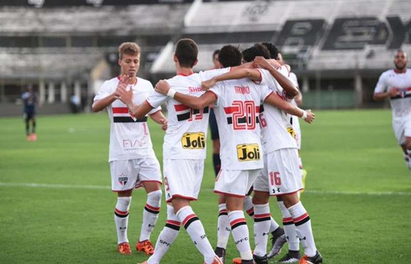 لوكاس بين لاعبي ساوباولو