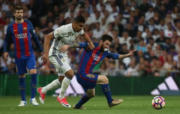 صورة أرشيفية من مباراة سابقة بين ريال مدريد وبرشلونة