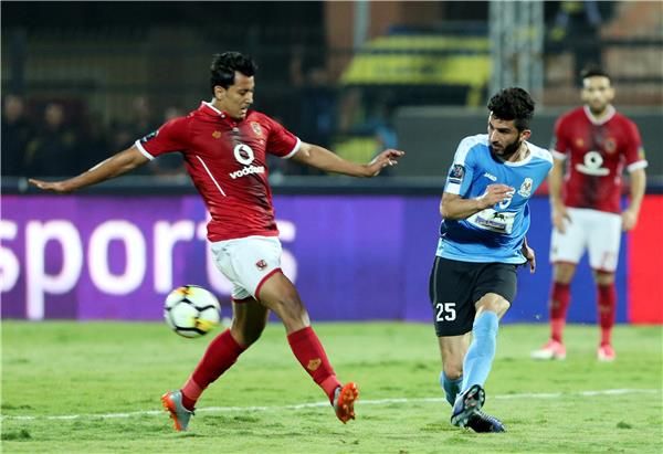 جانب من لقاء الفريقين في دور المجموعات