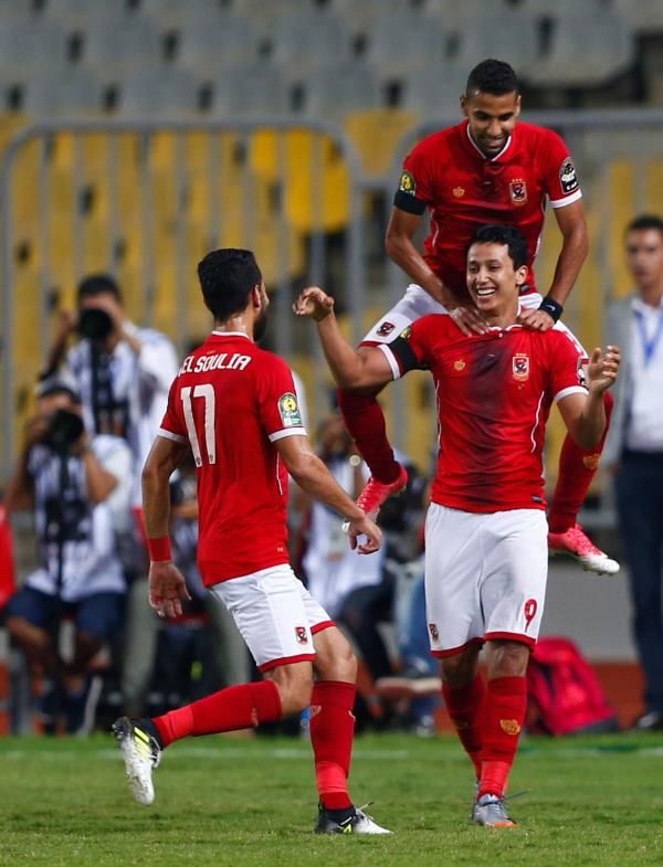 لاعبو الأهلي