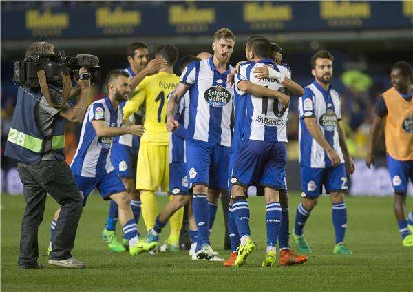 لاعبو ديبورتيفو لاكورونيا