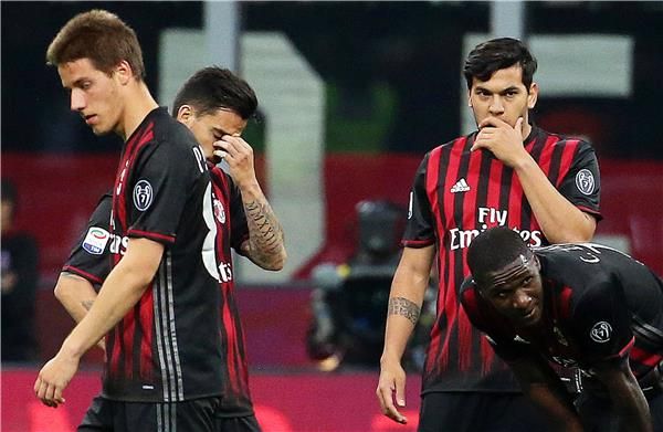 سوسو مع لاعبي ميلان