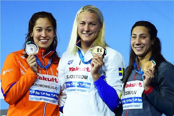  فريدة عثمان من منصة التتويج