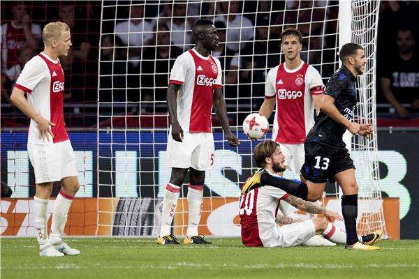 جانب من لقاء أياكس ونيس