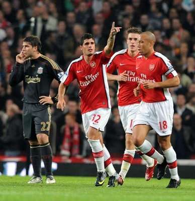  فران ميريدا يشير للجماهير بعد تسجيله هدف 