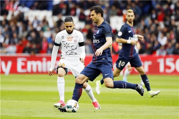 رياض بودبوز إلى جانب موتا