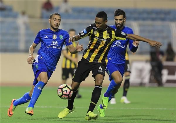 جانب من إحدى مباريات الفتح الموسم الماضي