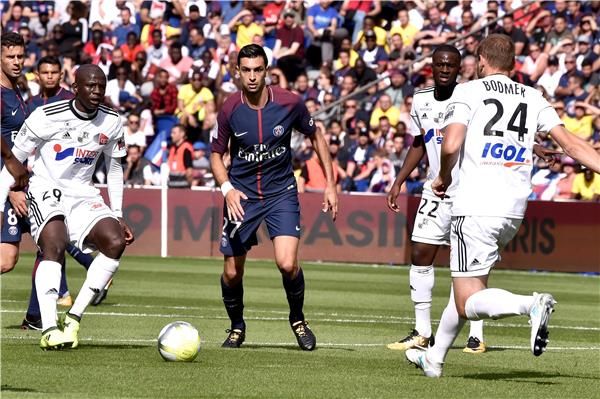  خافيير باستوري خلال اللقاء