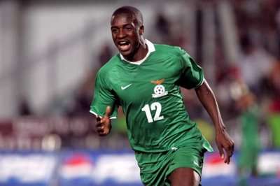 كاسوندي لاعب المنتخب الزامبي