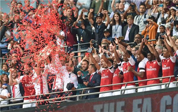 فرحة لاعبي أرسنال بهدف التعادل