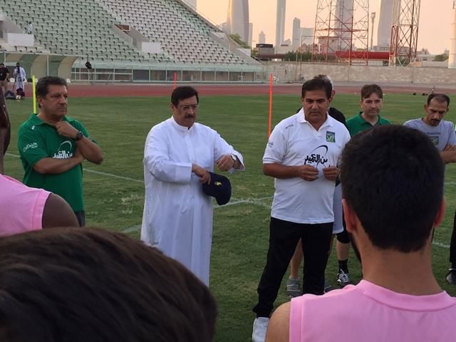 محمد إبراهيم أثناء اجتماعه باللاعبين