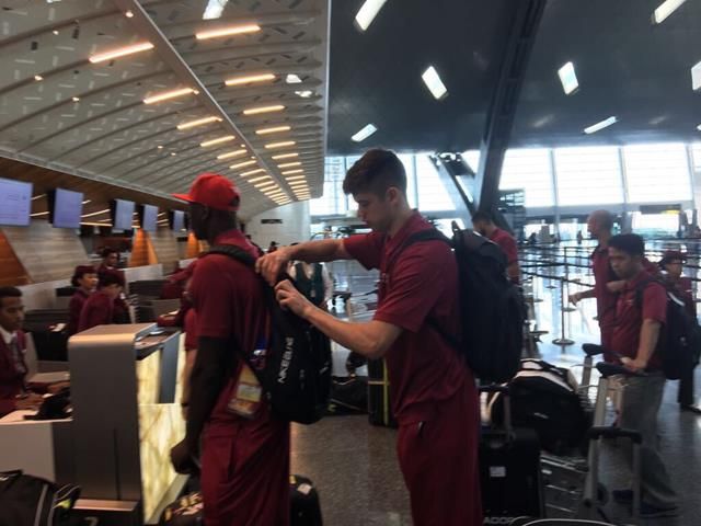 DGi1rN_WAAAgslr%20(Copy)