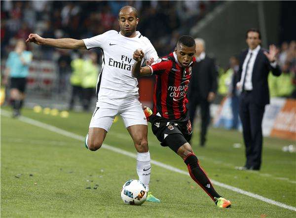 دالبيرت إلى اليمين