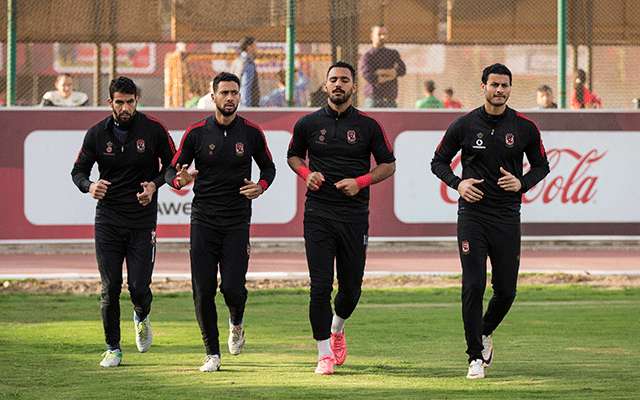 أحمد عادل مع حراس الأهلي